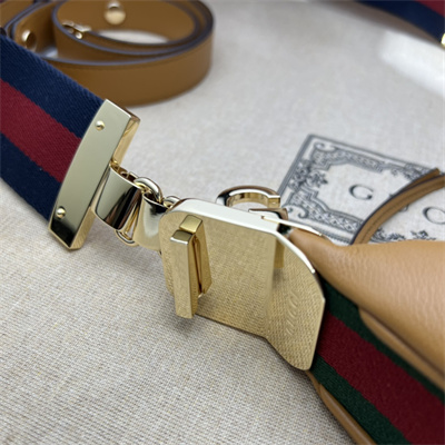 G*u*i attache large shoulder bag leather brown 702823