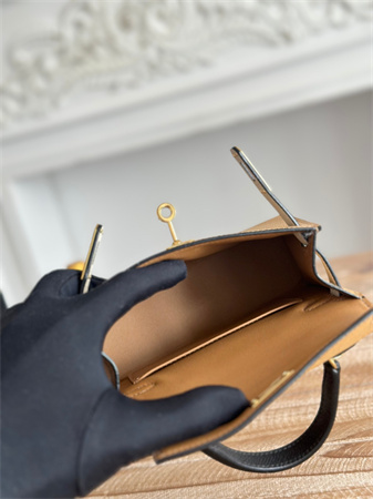 H**mes kelly mini ii bag epsom leather biscuit/craie/black hs