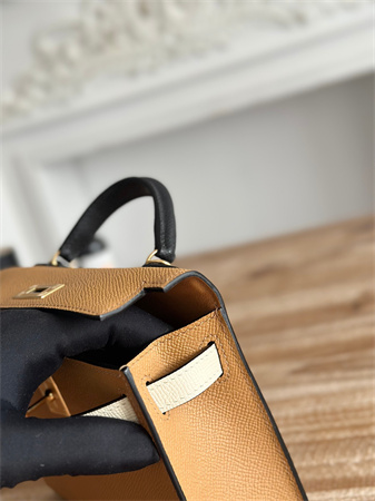 H**mes kelly mini ii bag epsom leather biscuit/craie/black hs