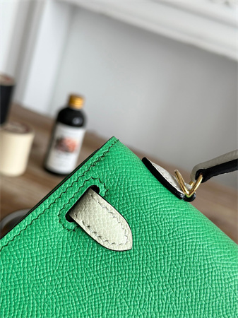 H**mes kelly mini ii bag epsom leather vert comics/craie hs