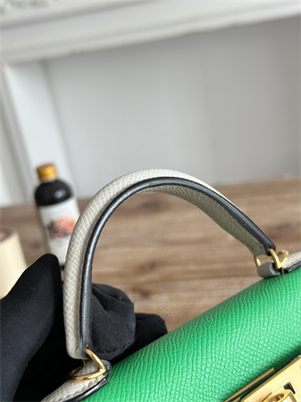 H**mes kelly mini ii bag epsom leather vert comics/craie hs