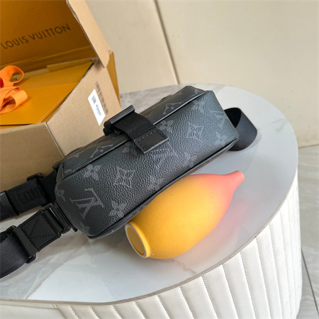 L.V Getaway Messenger Bag Monogram Eclipse M12518