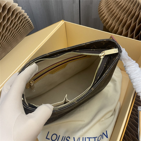 L.V Looping MM Monogram Canvas M51146