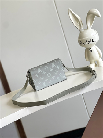 L.V Steamer Wearable Wallet Monogram Gradient coated canvas Khaki Green M11543