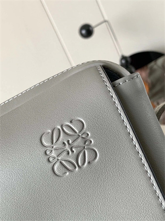 l0ew* xs military messenger bag in S*pple smooth calfskin and jacquard lt grey