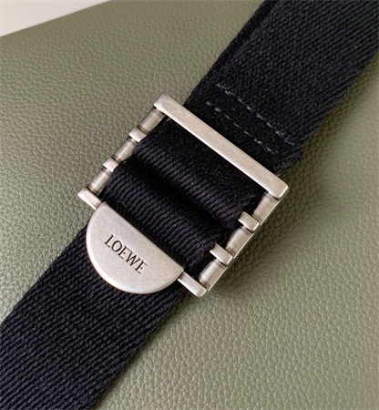 L0ew* xs military messenger bag in soft grained calfskin black/khaki