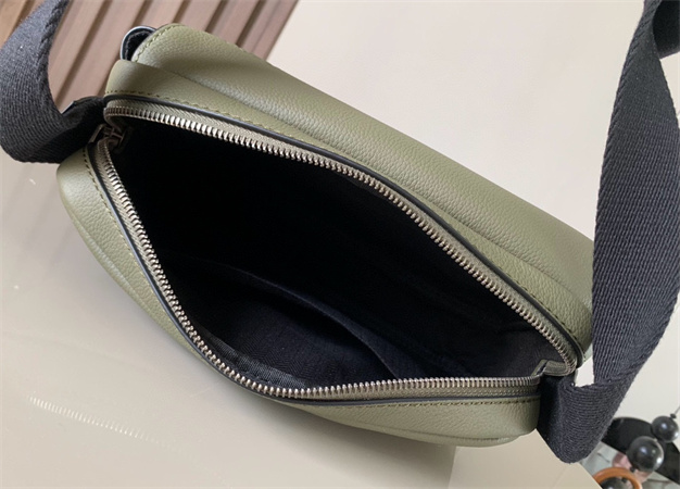 L0ew* xs military messenger bag in soft grained calfskin black/khaki