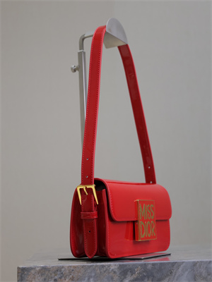 cd miss D*or flap bag patent calfskin red