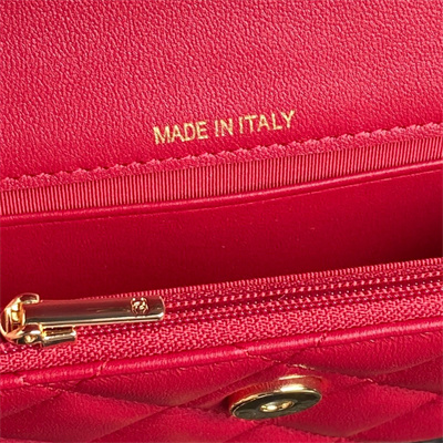 Ch*el flap phone holder with chain shiny lambskin, imitation pearls & gold-tone metal red ap4284