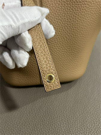 Picotin Lock Bag Taurillon Clemence Leather 18/22CM Gold/Silver Tone Metal In Chai Color HS