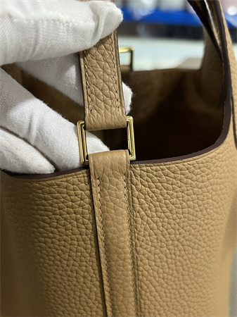 Picotin Lock Bag Taurillon Clemence Leather 18/22CM Gold/Silver Tone Metal In Chai Color HS