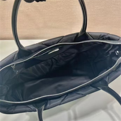 Pra*a re-nylon medium padded tote black 1bg435