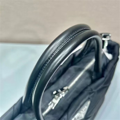 Pra*a re-nylon medium padded tote black 1bg435