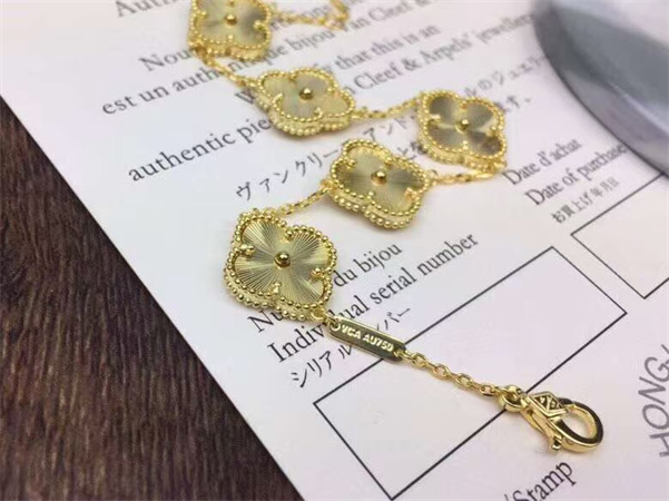 V*N CL*F & arpels bracelets 37507