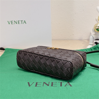 BV Bang Bang Vanity Case Intrecciato Calfskin leather Fondant