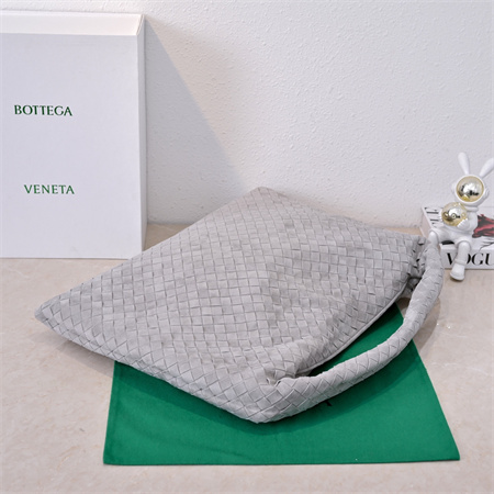 BV Large Hop Shoulder Bag In Suede Grey