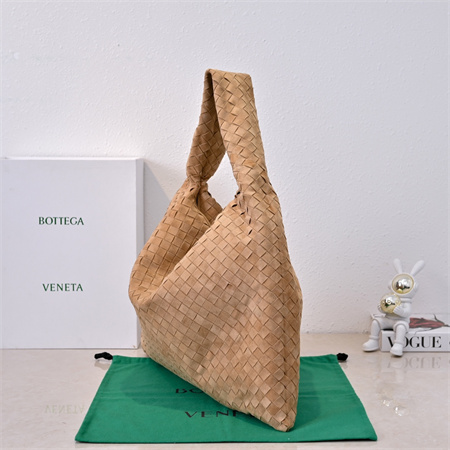 BV Large Hop Shoulder Bag In Suede Caramel