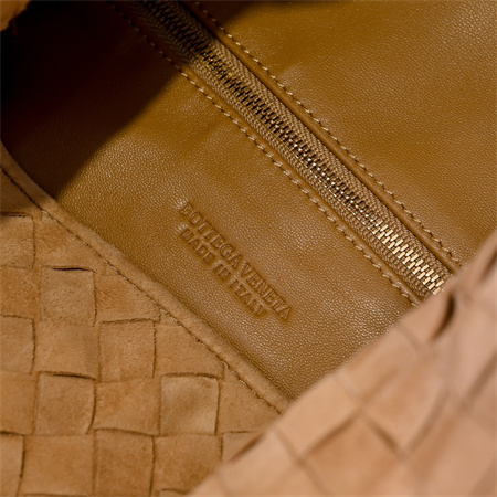 BV Large Hop Shoulder Bag In Suede Caramel
