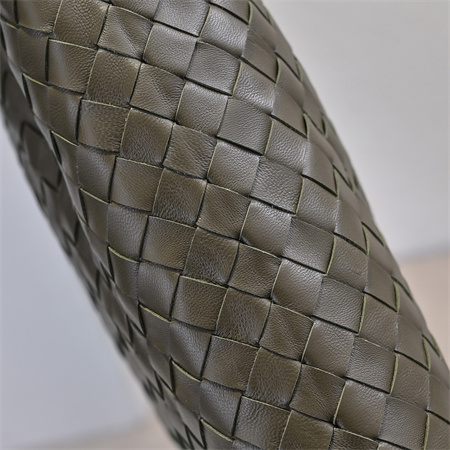 BV Large Hop Shoulder Bag In Calfskin Mustard