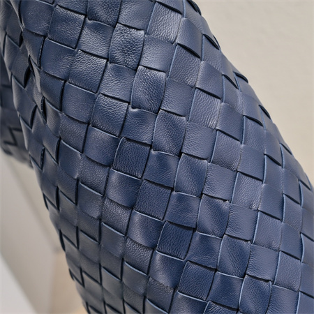 BV Large Hop Shoulder Bag In Calfskin Navy