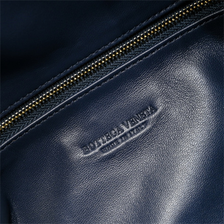 BV Large Hop Shoulder Bag In Calfskin Navy