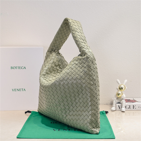 BV Large Hop Shoulder Bag In Calfskin Travertine