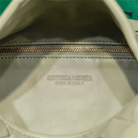 BV Large Hop Shoulder Bag In Calfskin Travertine