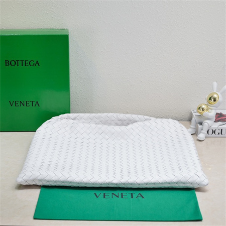 BV Large Hop Shoulder Bag In Calfskin White