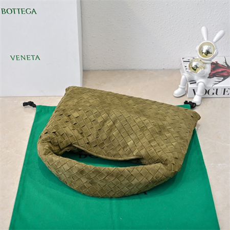 BV Hop Shoulder Bag In Suede Olive