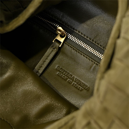 BV Hop Shoulder Bag In Suede Olive