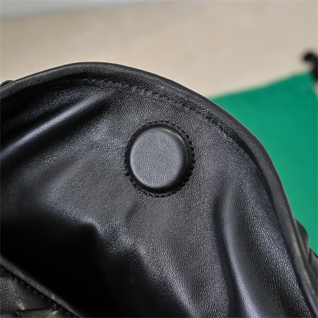 BV Hop Shoulder Bag In Calfskin Black