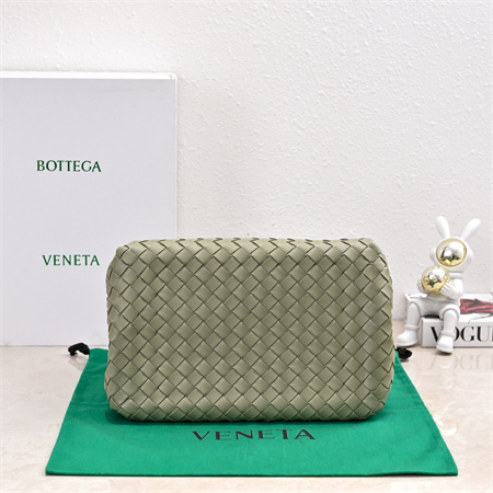 BV Large Parachute Shoulder Bag In Lambskin Travertine