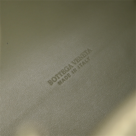 BV Large Parachute Shoulder Bag In Lambskin Travertine