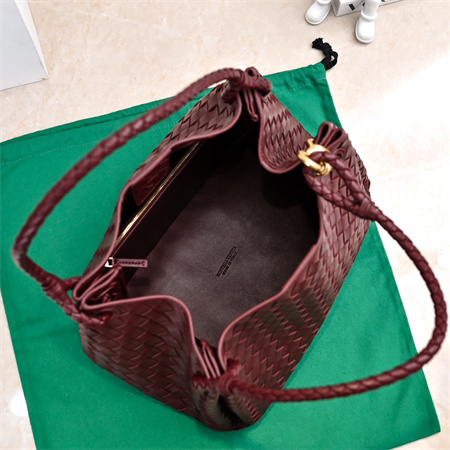 BV Large Parachute Shoulder Bag In Lambskin Burgundy