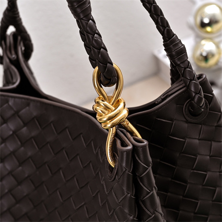 BV Large Parachute Shoulder Bag In Lambskin Fondant