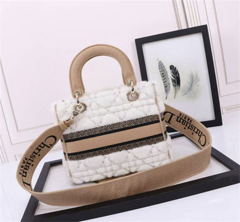 cd medium lady D*or d-lite bag shearling cannage white/beige