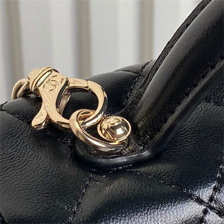 Ch*el vanity with chain lambskin & gold-tone metal black ap4412