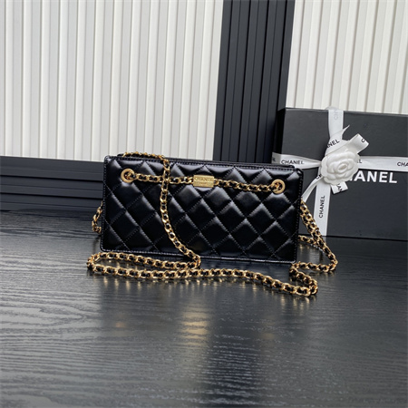 Ch*el clutch shiny lambskin & gold-tone metal black as5203