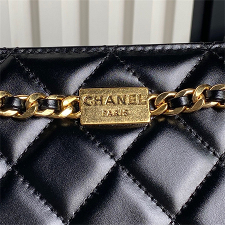Ch*el clutch shiny lambskin & gold-tone metal black as5203