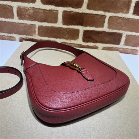 Gu.cci Jackie 1961 Small Shoulder Bag Burgundy Grained Leather 636709