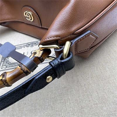 Gu.cci Diana Medium Shoulder Bag Brown Leather 746124