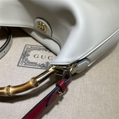 Gu.cci Diana Medium Shoulder Bag White Leather 746124