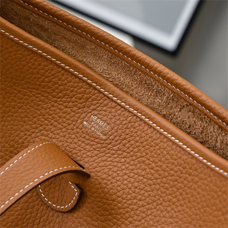 Evelyne III PM Bag In Gold(options)