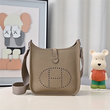 Evelyne III PM Bag In Gris Tourterelle(options)