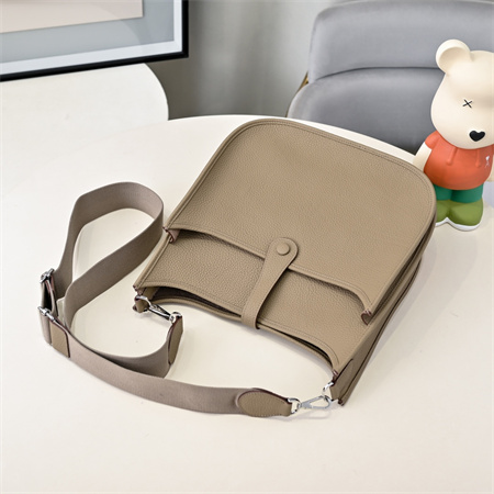 Evelyne III PM Bag In Gris Tourterelle(options)