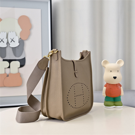 Evelyne III PM Bag In Gris Tourterelle(options)