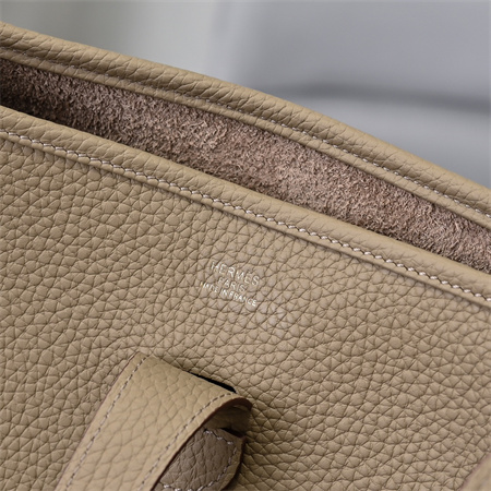 Evelyne III PM Bag In Gris Tourterelle(options)