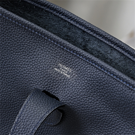 Evelyne III PM Bag In Navy(options)