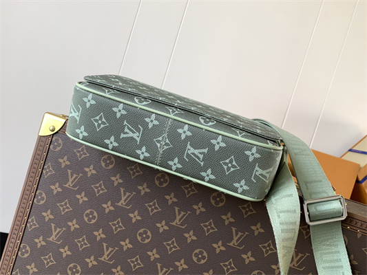 L.V District PM Messenger Bag Gradient coated canva Khaki Green M11593