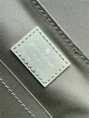 L.V District PM Messenger Bag Gradient coated canva Khaki Green M11593